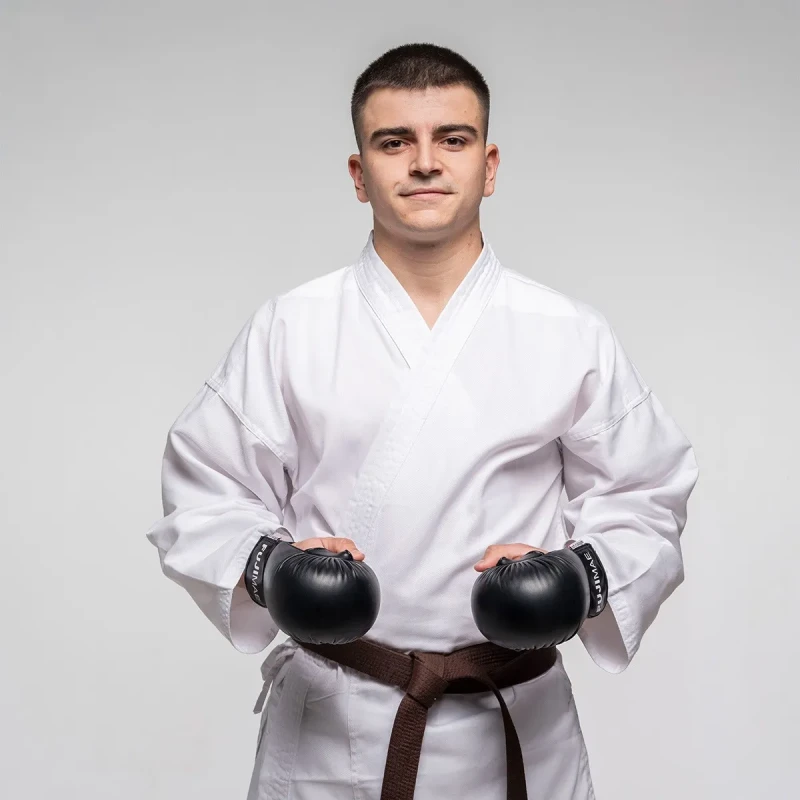 Ochraniacze czarne na ręce do zawodów karate