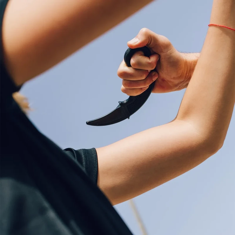 bezpieczny karambit do Kali