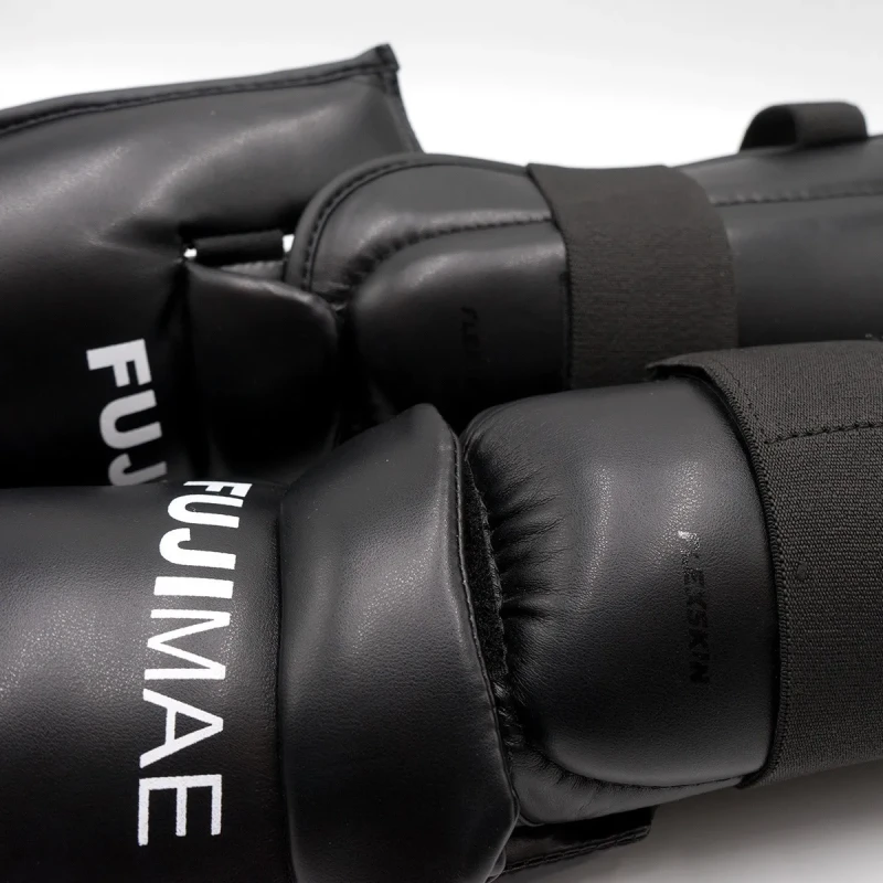 czarne ochraniacze karate premium