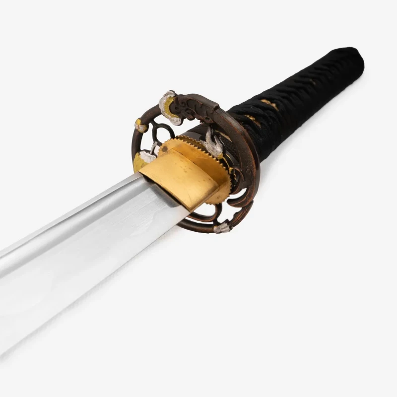 katana z czarną drewnianą Sayą