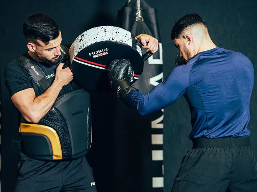 Jak ułożyć plan treningowy łączący siłę i technikę w sportach walki