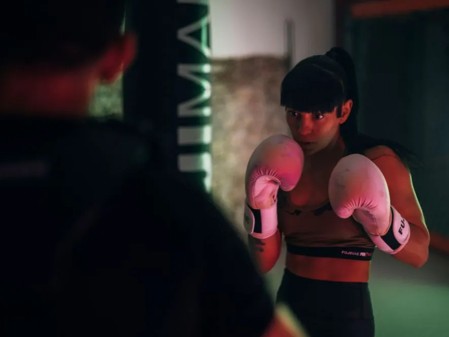 Jak łączyć sparring, technikę i trening siłowy w tygodniowym planie
