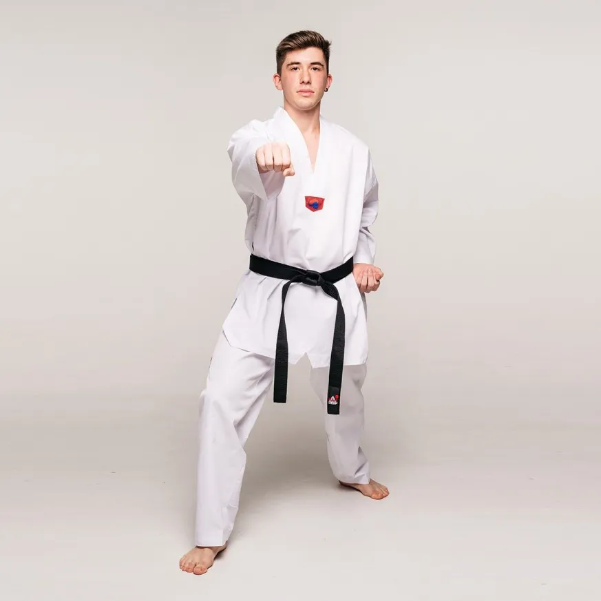 Dobok WT na zawody – jaki strój wybrać i na co zwrócić uwagę?