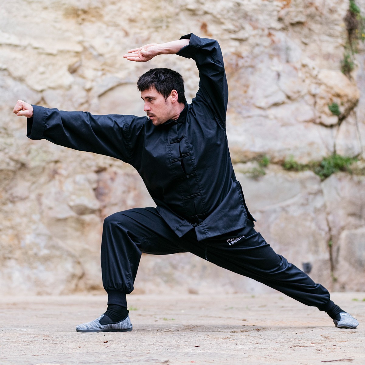 Strój Kung Fu i Wushu – jak dobrać uniform do treningu, form i pokazów?