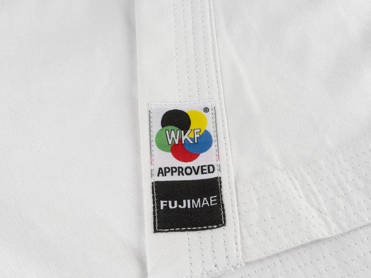 Kimono WKF – czym różni się karatega z aprobatą WKF od zwykłego kimona do karate?