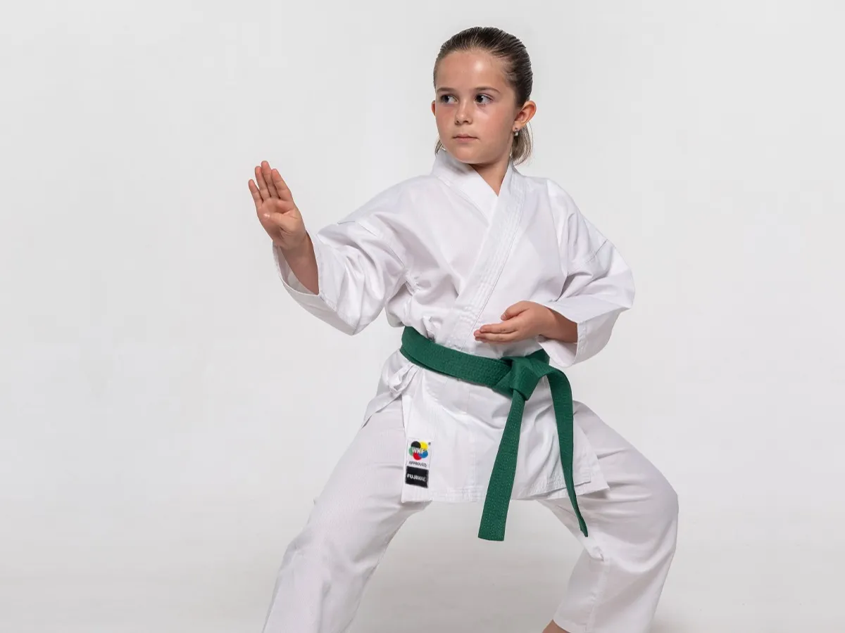Kimono karate dla dziecka – jak dobrać rozmiar, krój i materiał do treningów Shotokan?