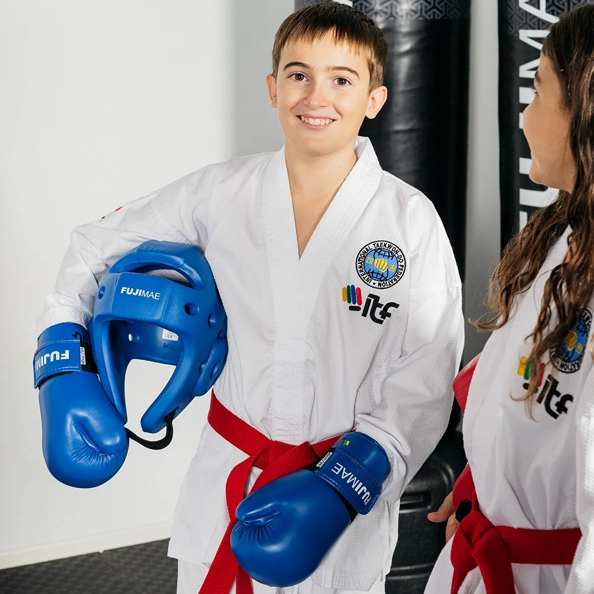 Jak dobrać ochraniacze do Taekwondo ITF? Rękawice, stopy, kask i pozostały sprzęt sparingowy